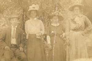 gussied up for labor day 1920-30s?